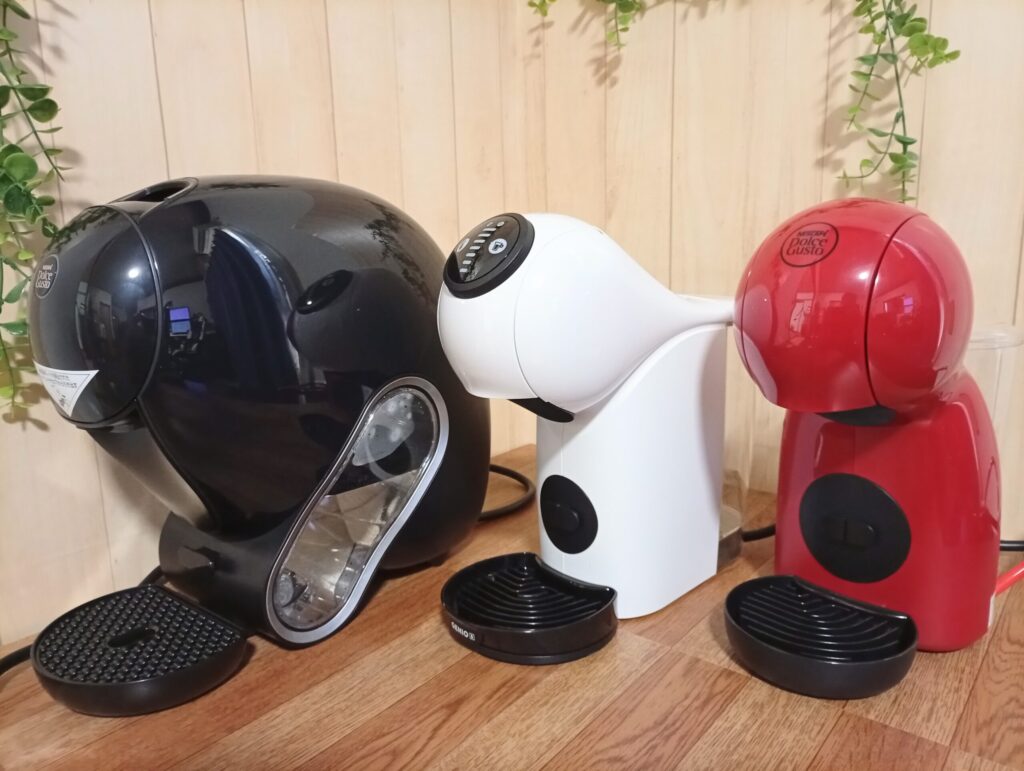 ドルチェグストNEOとジェニオエスベーシックとピッコロXSの本体サイズとカップトレイ比較