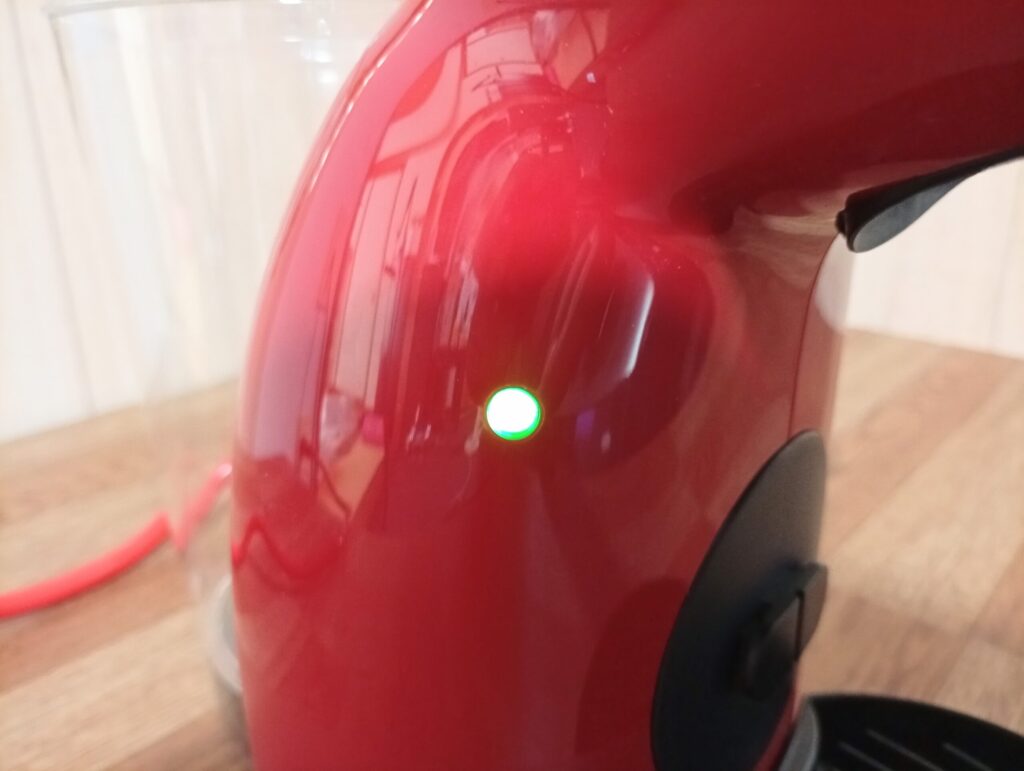 ドルチェグスト ピッコロXSの電源ランプが緑色になった抽出準備完了の状態