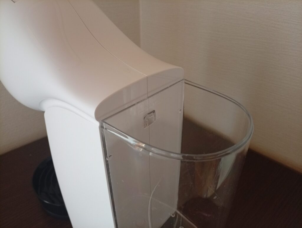 ドルチェグスト ジェニオ エス ベーシックの給水タンク接合部と水漏れ確認箇所