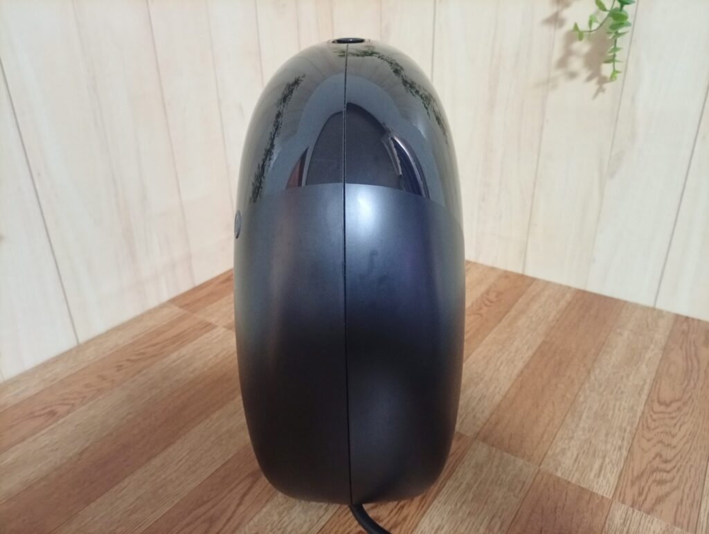 壁や棚との接触を避けたいドルチェグストNEOの背面と電源コード