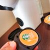 ジェニオ エス ベーシックのカプセルホルダーにキャラメルマキアートのカプセルをセットする前の様子