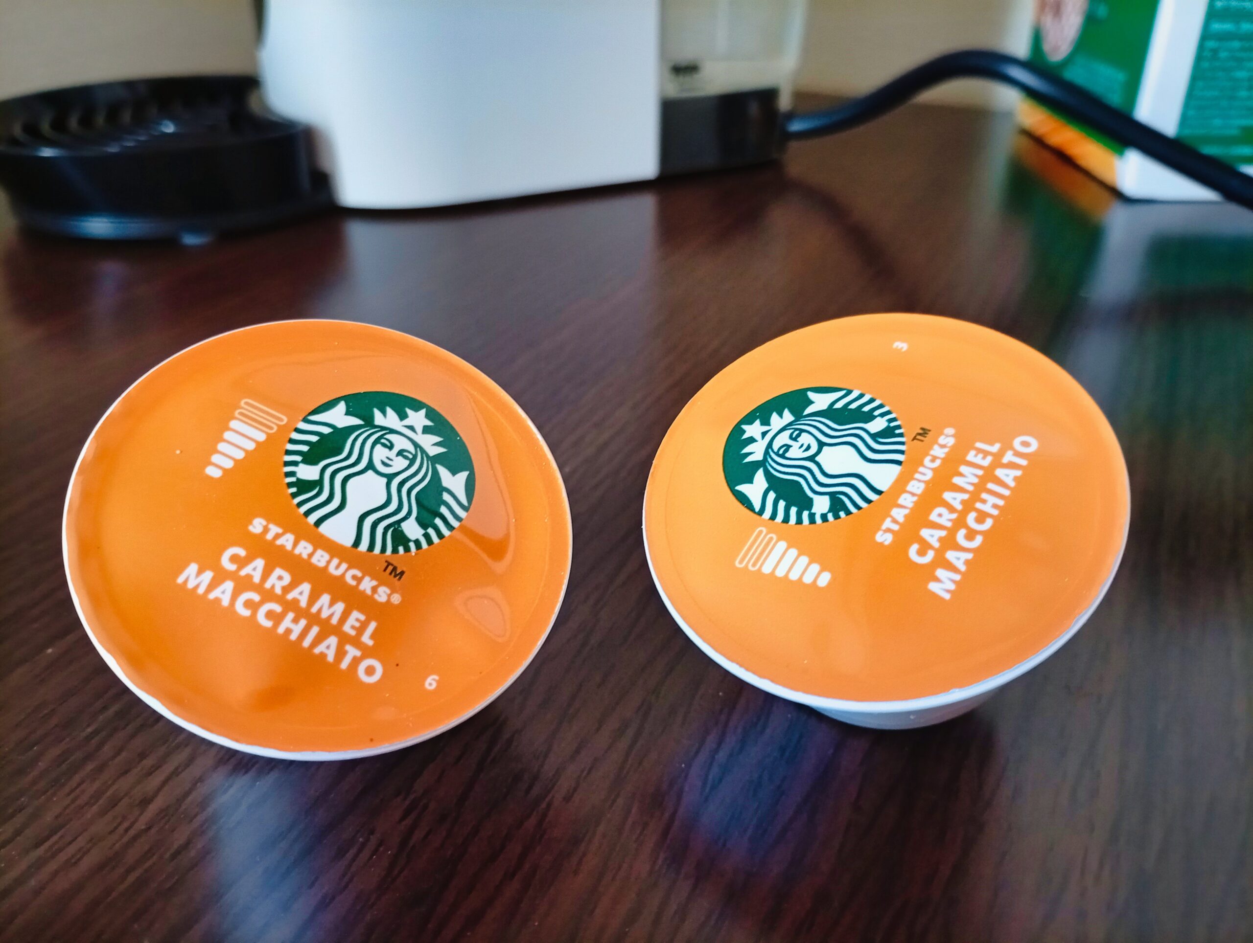 スターバックス キャラメルマキアートのミルクカプセルとコーヒーカプセル